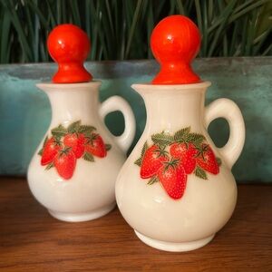 Avon vintage Strawberry Fields bath foam decanters. Set of 2.